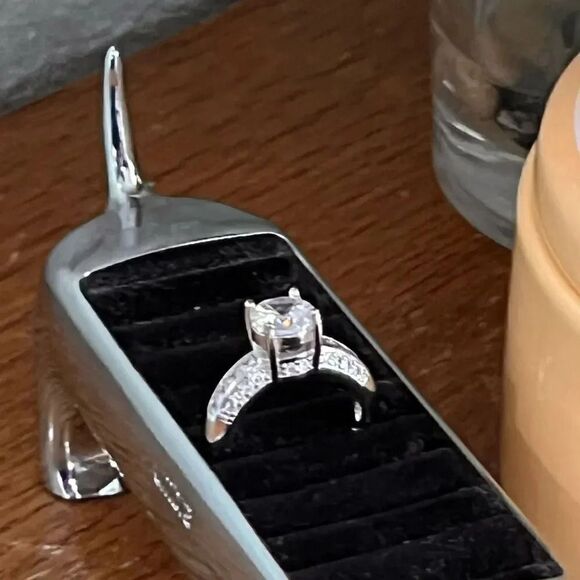 NWOT Silver Size 7 Gorgeous Ring with lots of bling, - Picture 3 of 12